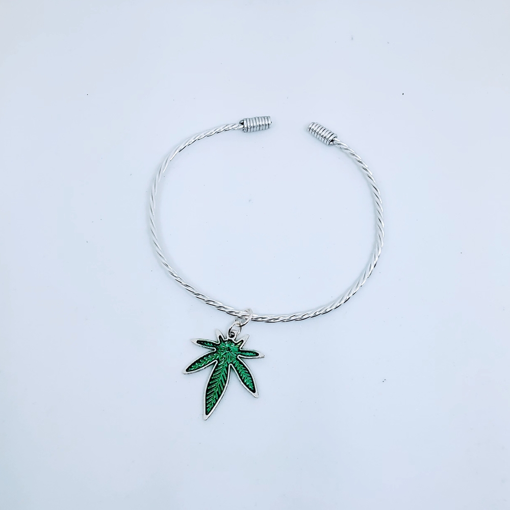Silver Color Aluminum Wire Bracelet with Green Leaf Charm
